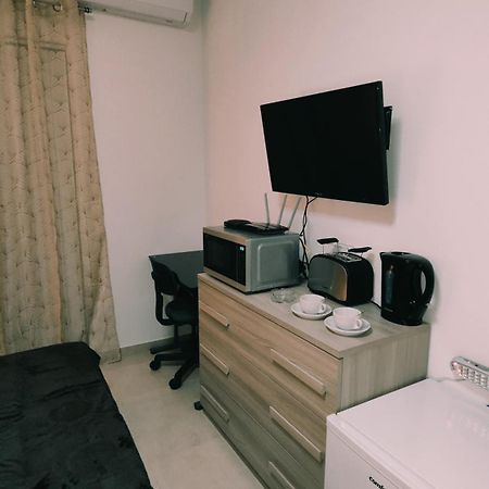 Fairwinds - Double Room With Ensuite - Luqa Airport - Self Check In & Out Available Екстер'єр фото